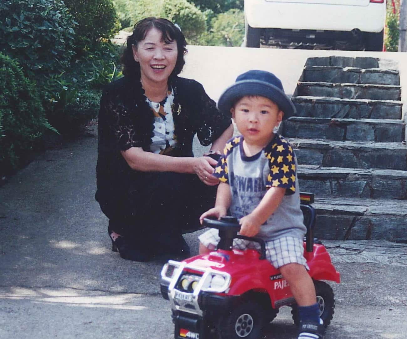 佐藤輝明は金持ち？父職業！実家甲東園が住所！国籍？母の佐藤晶子の出身地岡山？家族構成？祖父母職業サトテルを調査