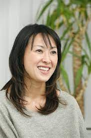 妻・高津真紀wiki｜職業が元CAって本当？いま何してる？年齢は？