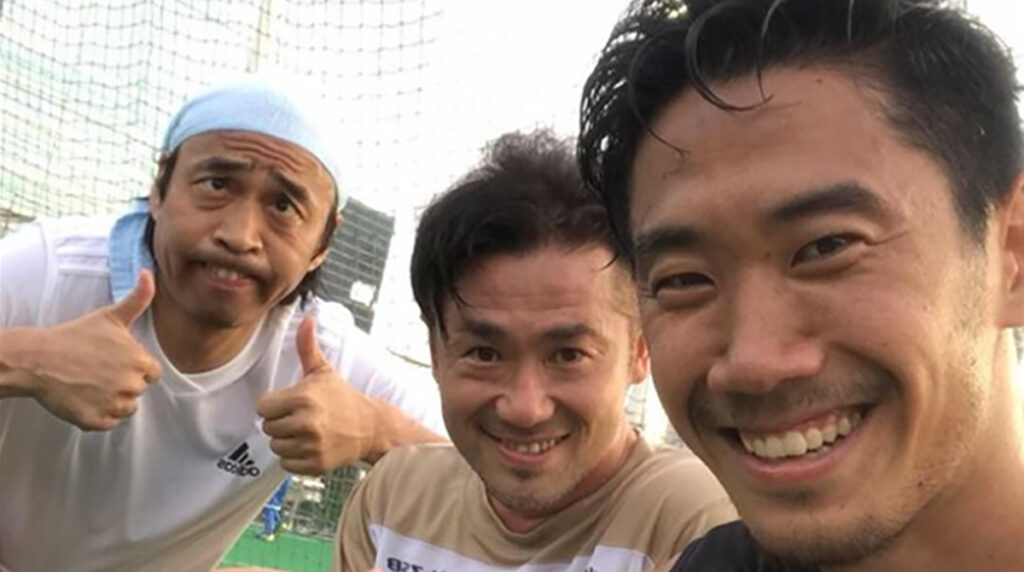 香川真司、オフでも「サッカーやりたい」 笑顔でフットサル楽しむ姿に「どんだけサッカー好きなんだ」の声 |