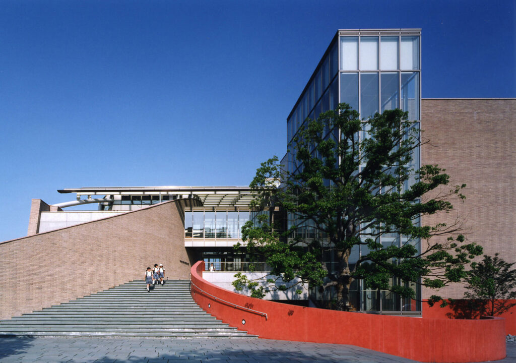 大学：洗足学園音楽大学 音楽学部。