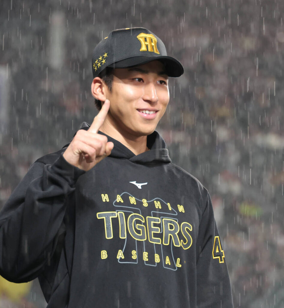 茨木秀俊 母・豊味さん：雨の甲子園で見守った初勝利