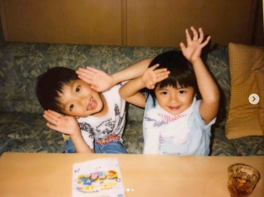 足立佳奈の兄弟が4歳上の兄